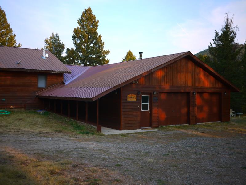 the front of the sunrise lodge