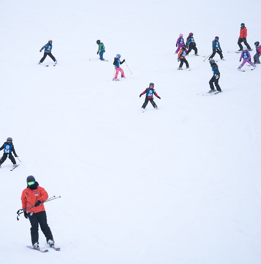 School PE program learning to ski